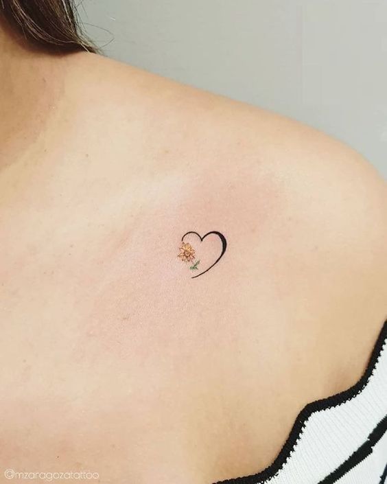 Inspírate con hermosos tatuajes femeninos delicados y diminutos