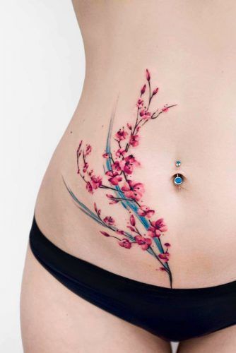 Laissez-vous inspirer par des idées et apprenez tout sur les tatouages sur le ventre.