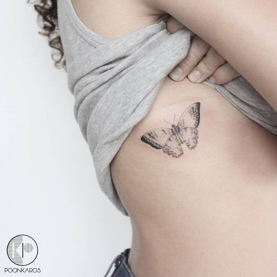 Tatuaje femenino en la costilla: 22 modelos por los que apostar