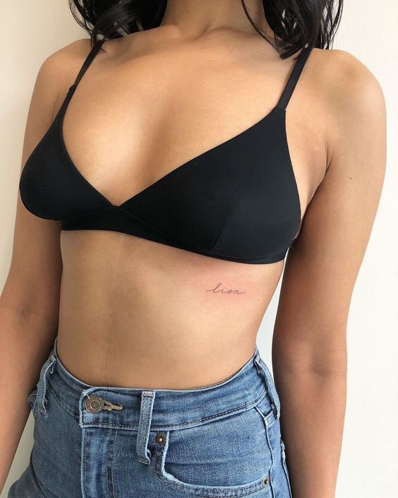 Tatuaje femenino en la costilla: 22 modelos por los que apostar