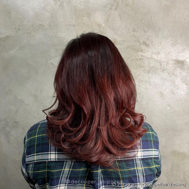 Cheveux roux : 30 photos de teintes marsala, bordeaux, cerise + conseils pour choisir la bonne teinture