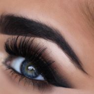 Ballad makeup: step by step to make a black smoky eye and rock the night!