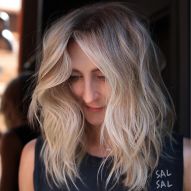 Platinum highlights: how to take care of highlights in different hair types?
