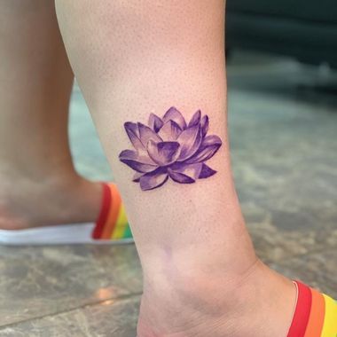 Tatuaje de flor de loto: significado y diseños impresionantes.