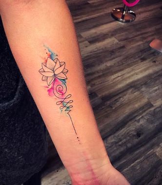 Tatuaje de flor de loto: significado y diseños impresionantes.