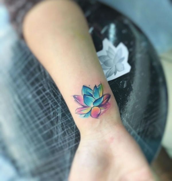 Tatuaggio con il fiore di loto: significato e disegni straordinari.