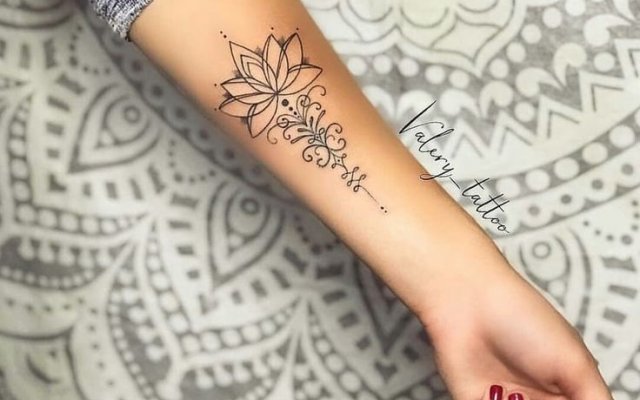 Tatuaggio con il fiore di loto: significato e disegni straordinari.