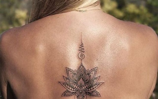 Tatuaggio con il fiore di loto: significato e disegni straordinari.