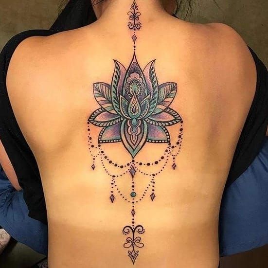 Tatuaggio con il fiore di loto: significato e disegni straordinari.