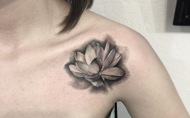 Tatuaggio con il fiore di loto: significato e disegni straordinari.