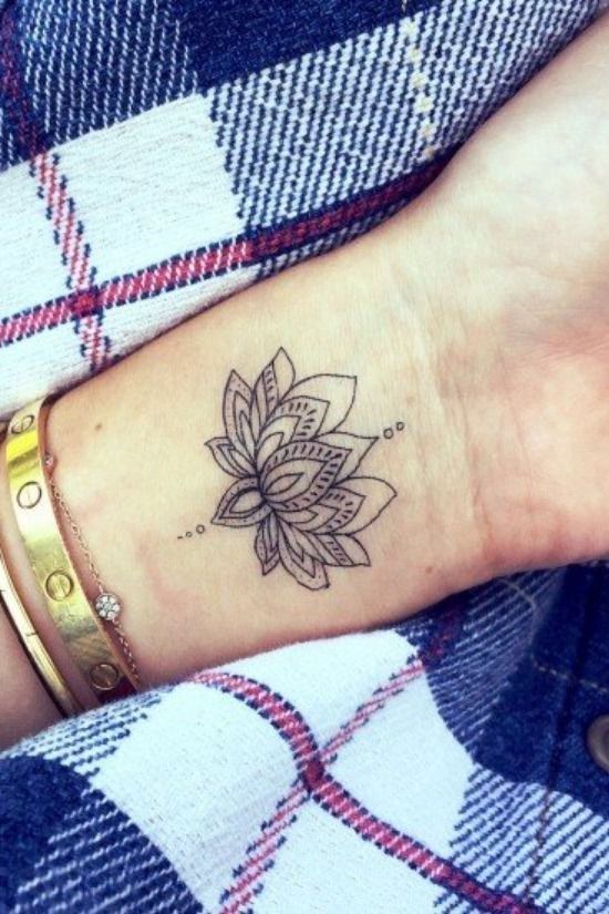 Tatuaggio con il fiore di loto: significato e disegni straordinari.