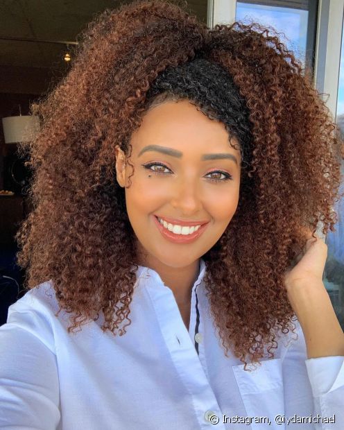 10 hairstyles for curly hair easy to keep all day long