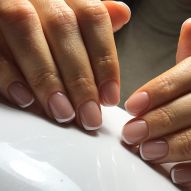 Ongles pour l'obtention du diplôme avec la robe noire : savoir quelle couleur choisir pour la fête