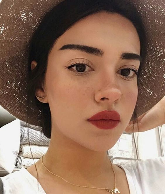 Maquillaje con lápiz labial rojo: cómo usar el color en los labios