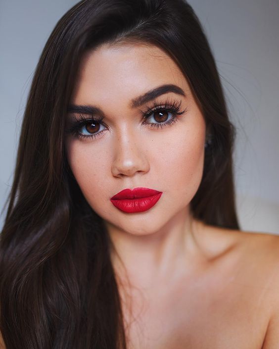 Maquillaje con lápiz labial rojo: cómo usar el color en los labios