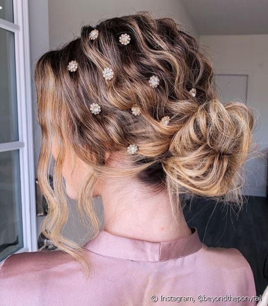 Stripped bun: 12 photos of the simple hairstyle to inspire