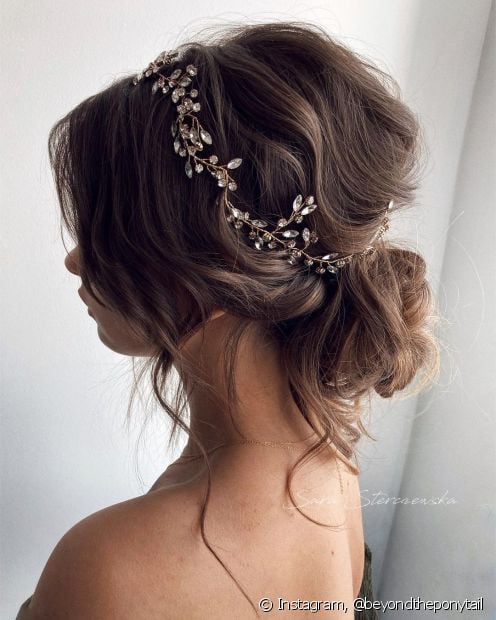 Chignon dépouillé : 12 photos de la coiffure simple pour s'inspirer