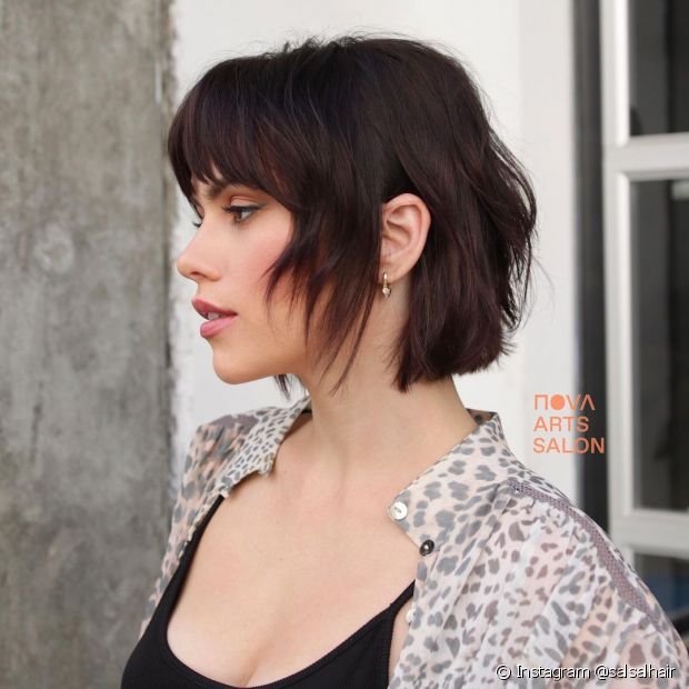 Chanel cut with bangs: how to adopt the trend in different hair types