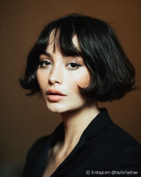 Chanel cut with bangs: how to adopt the trend in different hair types