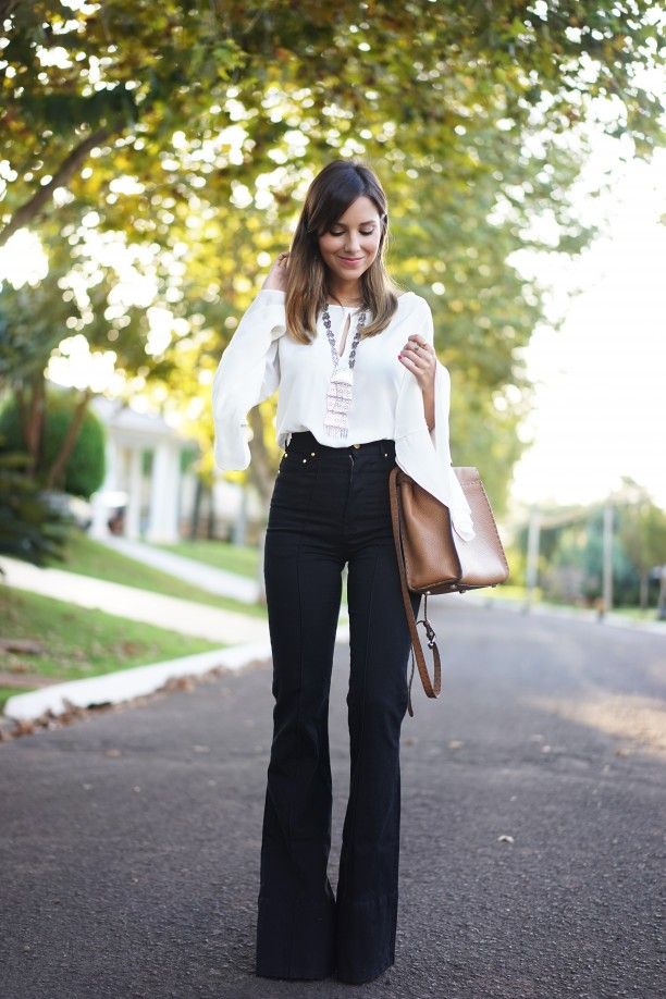 Black flared pants: how to wear the piece that elongates the silhouette