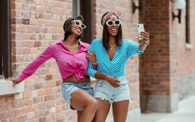 Check out creative best friend photo ideas