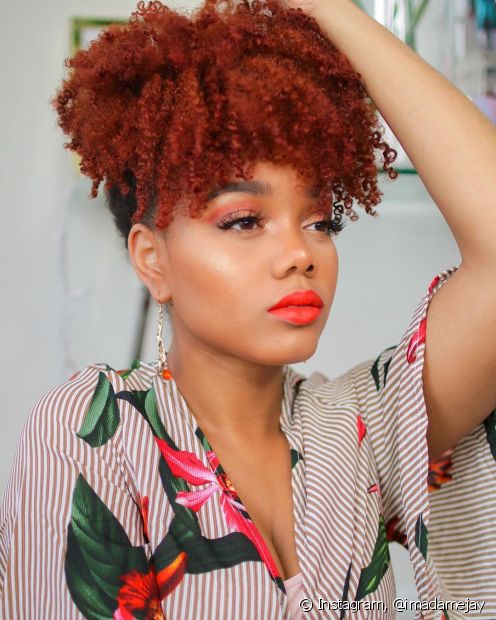 Red locks: discover 3 styles that look good on different hair types