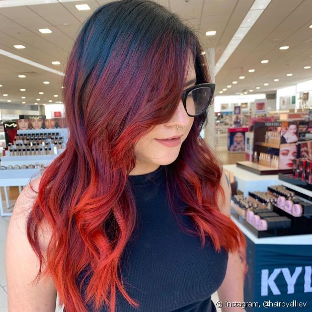 Mechones rojos: descubre 3 estilos que quedan bien en diferentes tipos de cabello