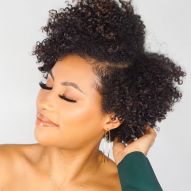 5 idées de coupes de cheveux courts bouclés pour femmes pour les visages ronds