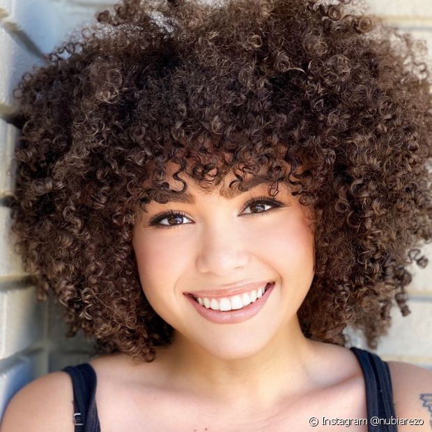 5 ideas for women's short curly haircuts for round faces