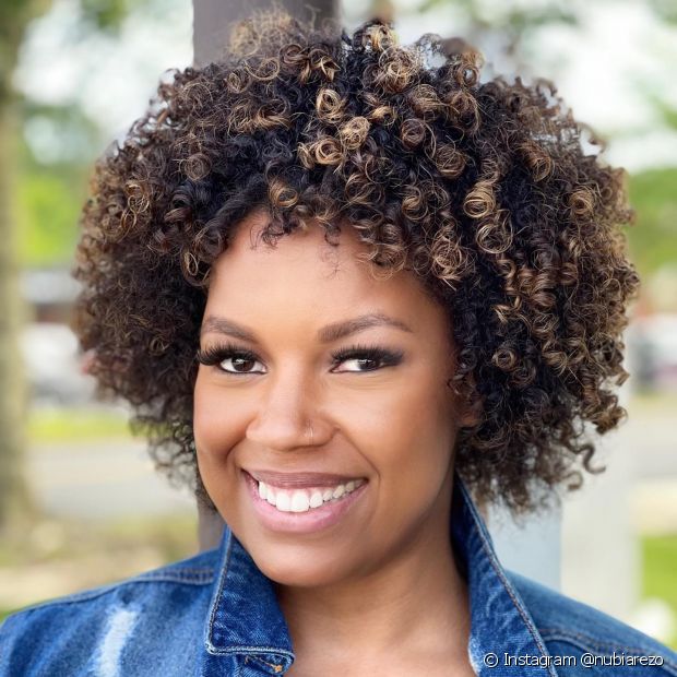 5 ideas for women's short curly haircuts for round faces