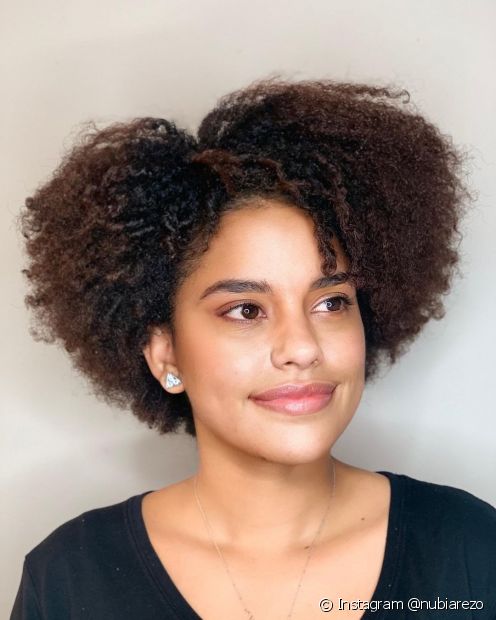 5 ideas for women's short curly haircuts for round faces