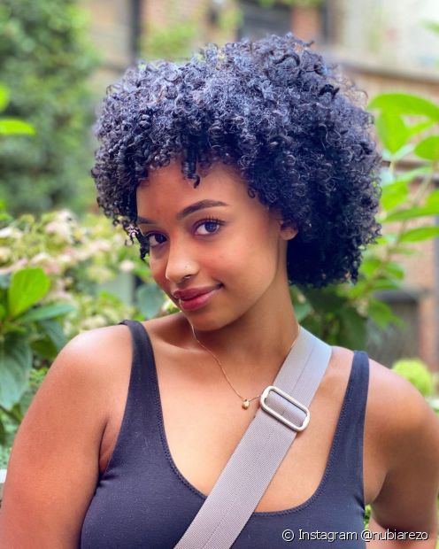 5 ideas for women's short curly haircuts for round faces