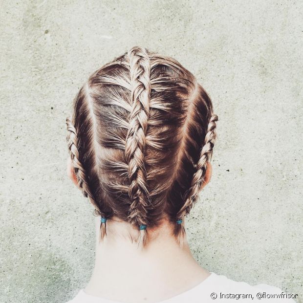 Tresse boxer en cheveux courts : il est possible de faire la coiffure en mèches de cette longueur. Voir 20 photos !