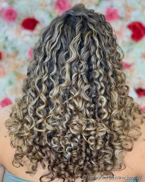 Cuts for long curly hair: 5 options for all types of curls