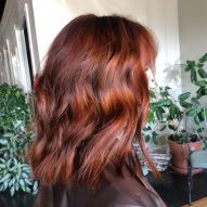 Châtain cuivré : 10 inspirations et astuces pour miser sur les cheveux roux clair